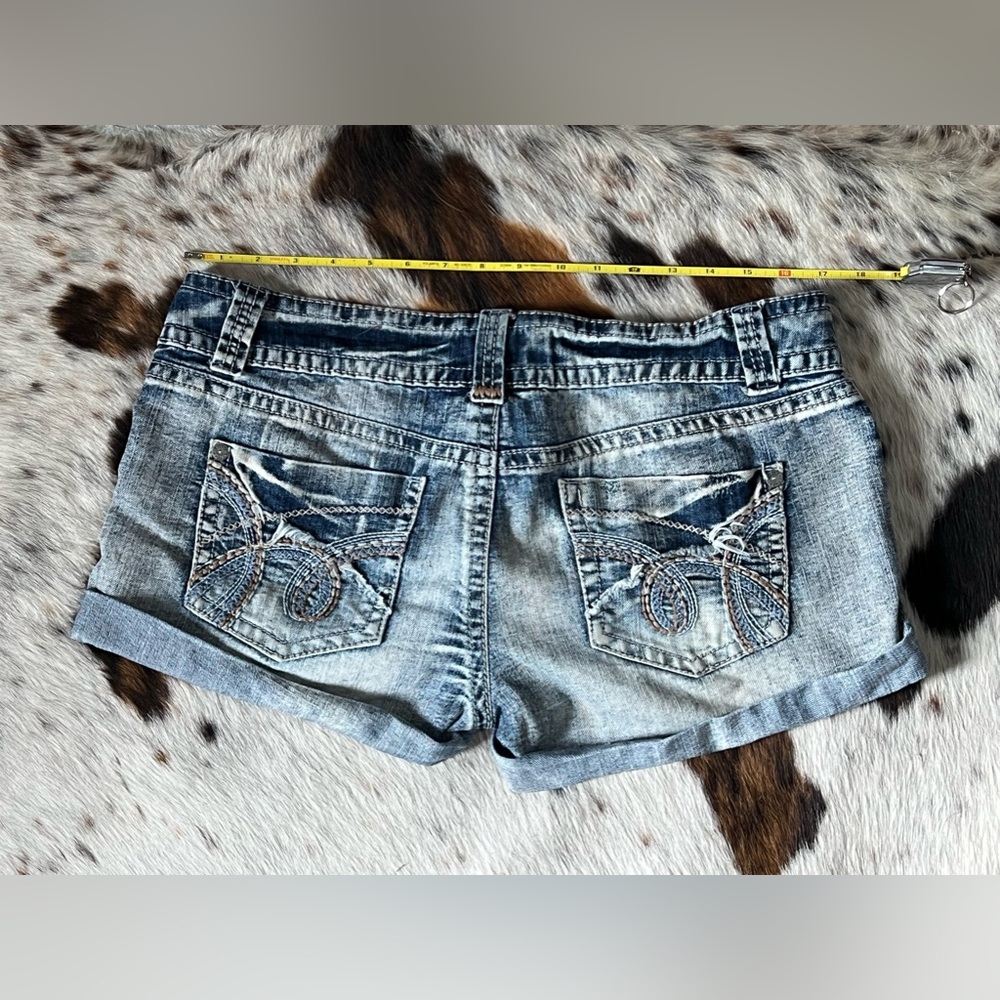 Truce Denim Jean Shorts. Juniors 13
